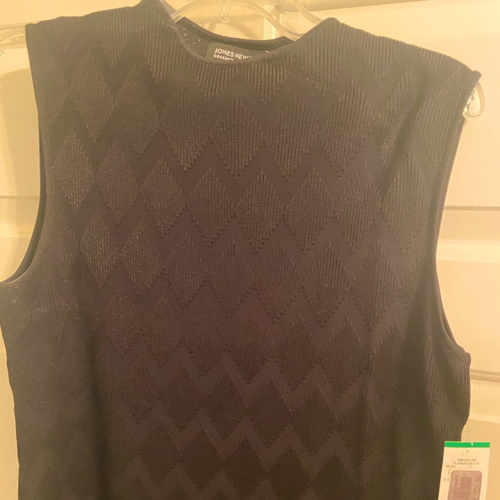 New with tag, Women’s size Large Jones New York shell top.